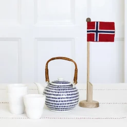 Bordflaggstang norsk flagg, rød, hvit, blå