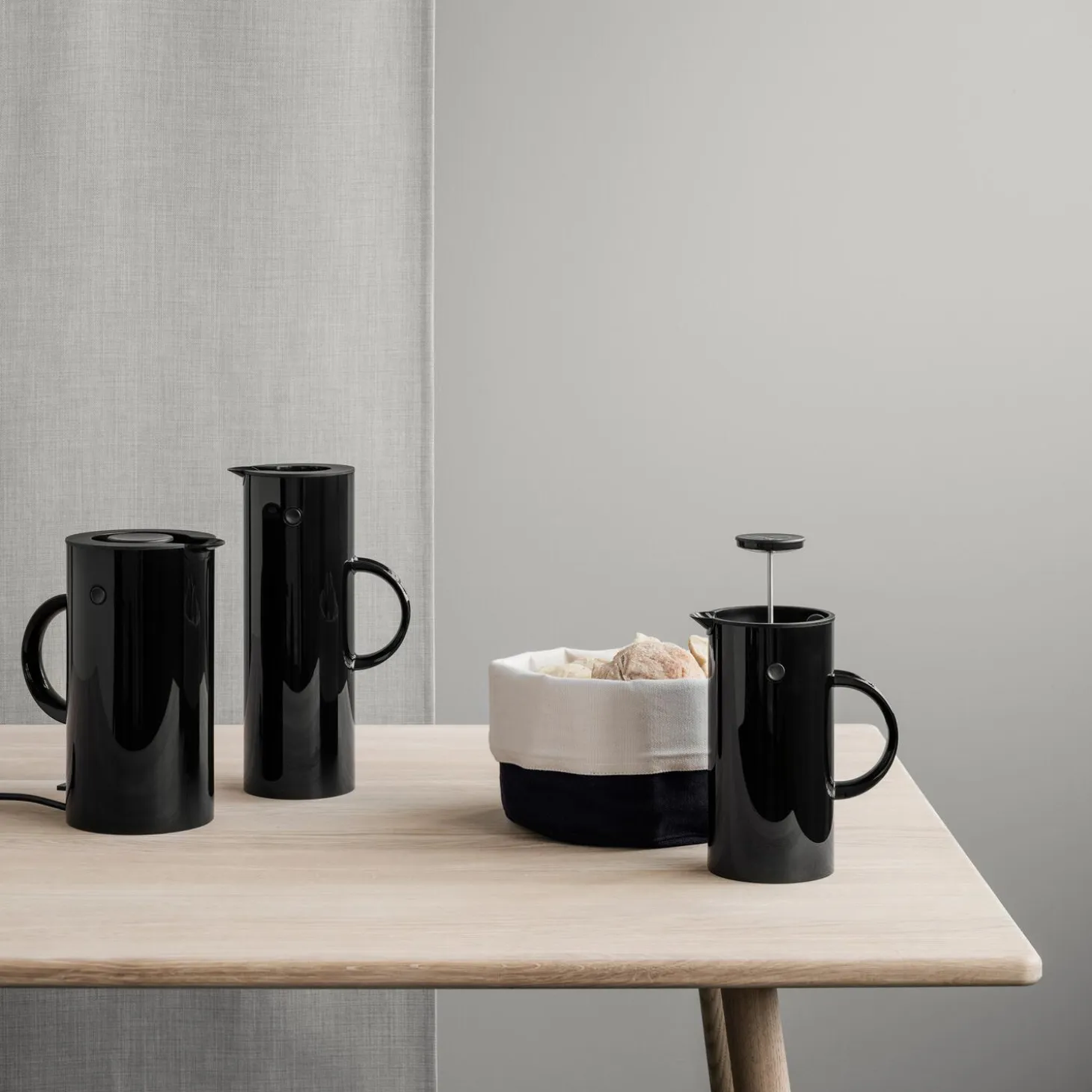 EM77 termokanne 1 L, black