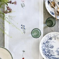 FLORA bordløper med ville blomster, hvit