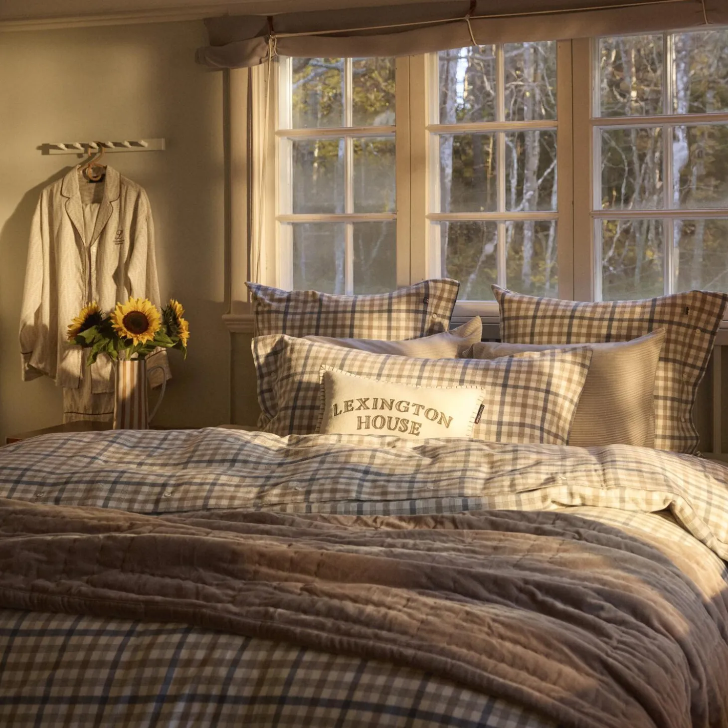 Graphic Quilted sengeteppe, beige