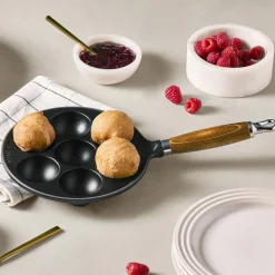 Munkepanne med trehåndtak 20 cm, matte black
