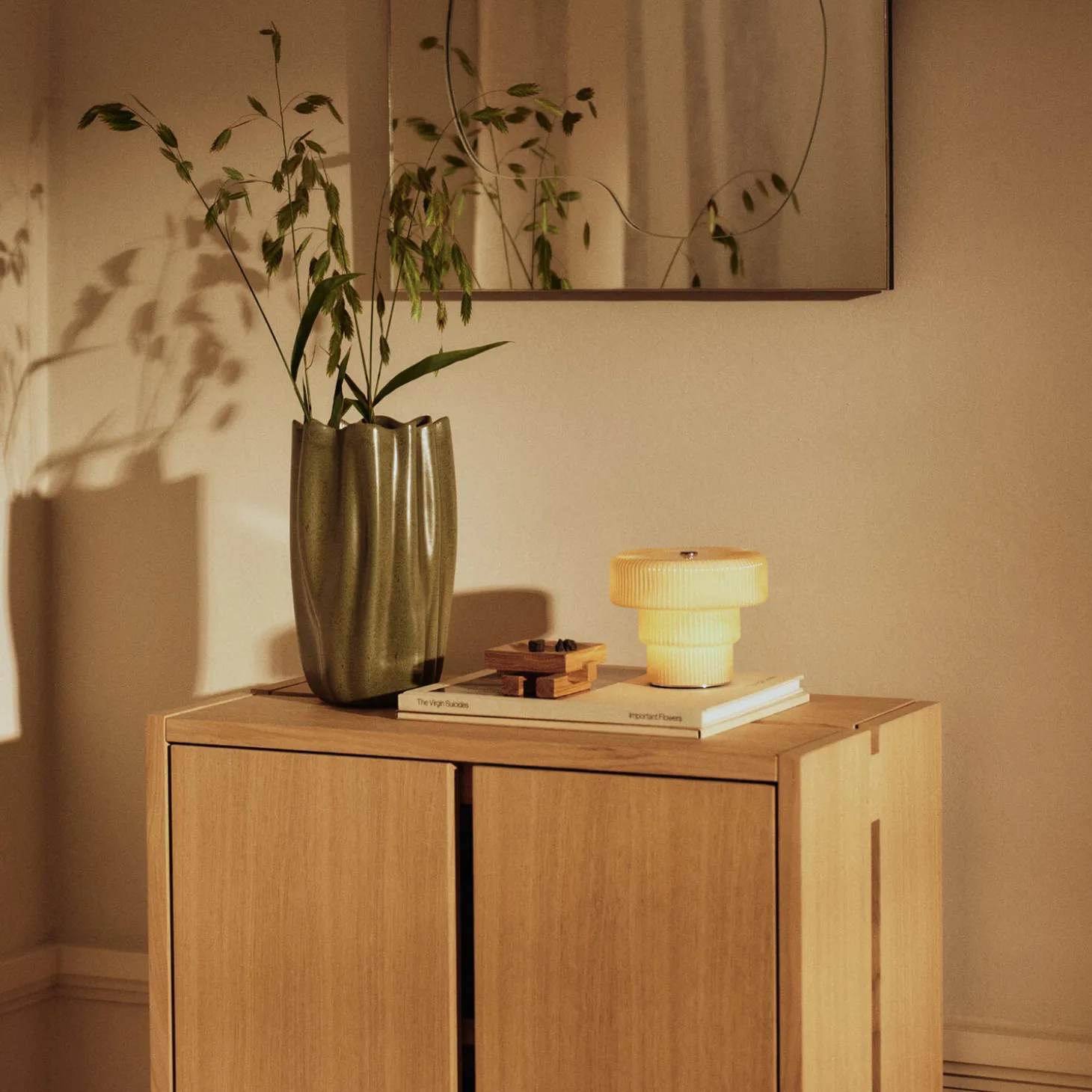 Nium Vase, dark sage