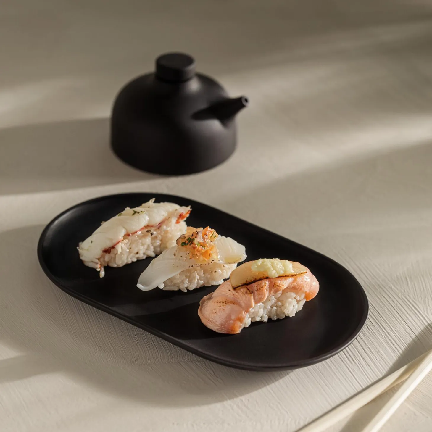Sand Secrets Oval Plate, black clay