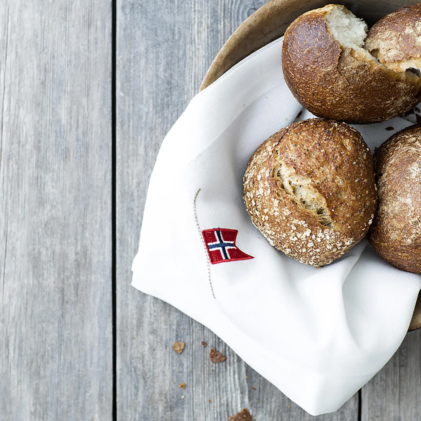 Serviett med norsk flagg, hvit