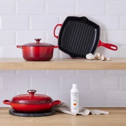 Signature støpejern kvadratisk grillpanne 26 cm, cerise