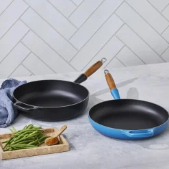 Signature støpejern stekepanne med trehåndtak Ø 28 cm, azure